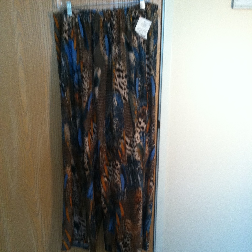(NWT)  Fancy Feather Printed Pants